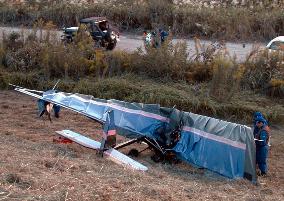 Ultralight plane crashes in riverbed